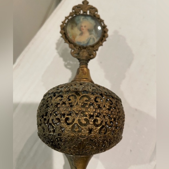 Antique Apollo Ormolu Filigree Bottle With Hand Painted Portrait of Women - Picture 3 of 5